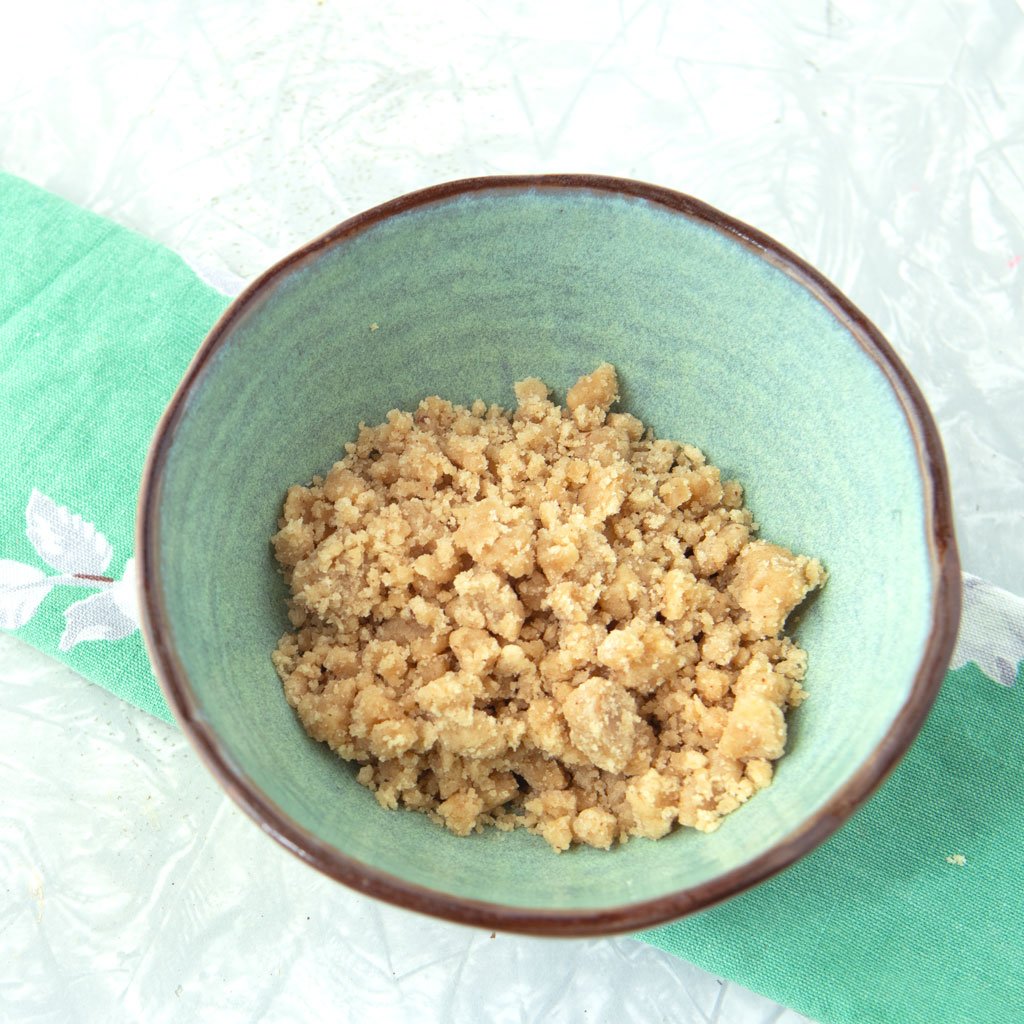 streusel topping in bowl
