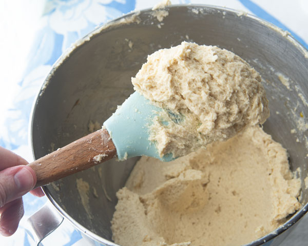 creamed butter and sugar and eggs on spatula