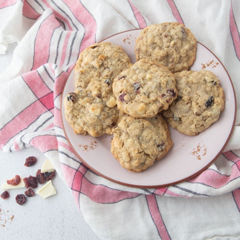 crispy oatmeal cookies, white chocolate and cranberries on cloth