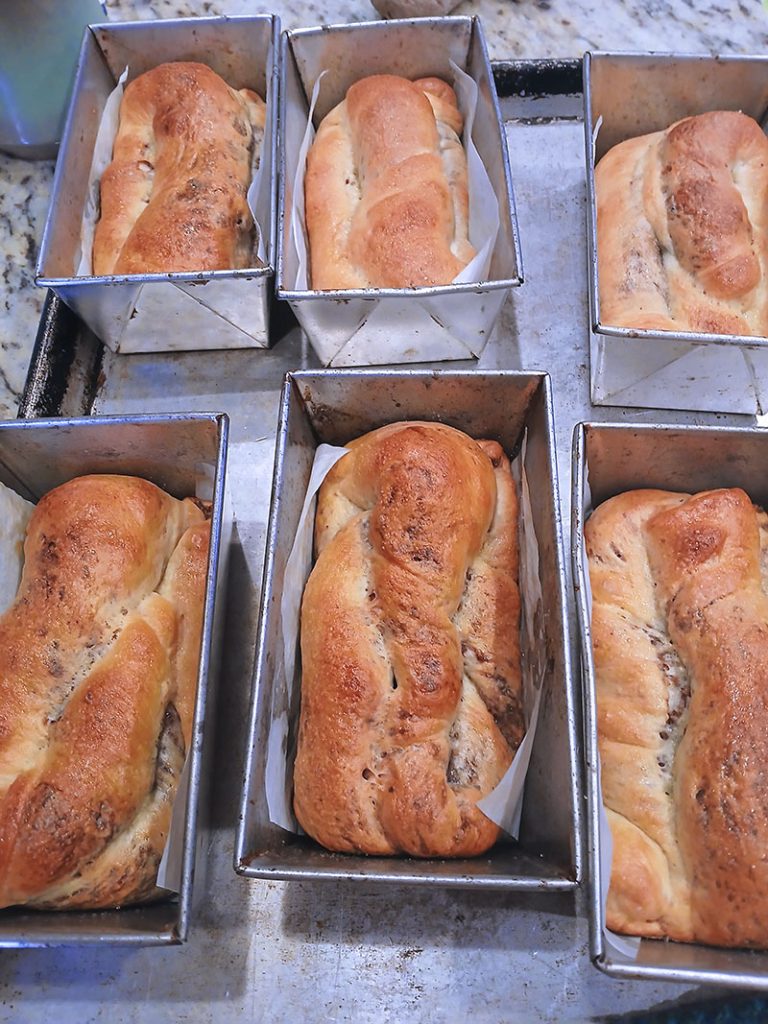 potica bread in pans