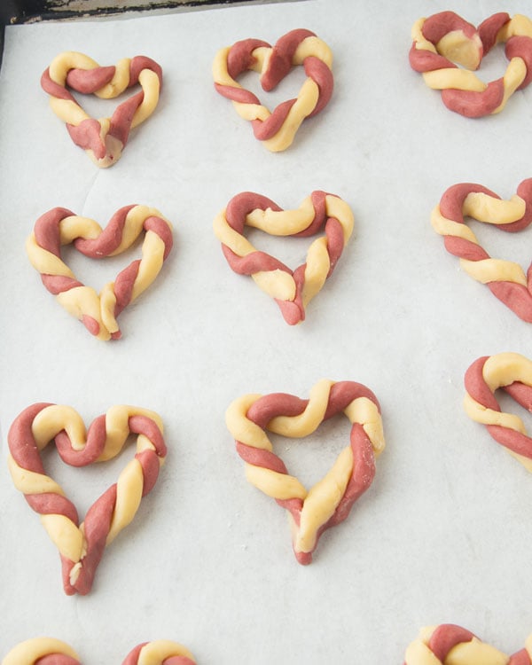 naturally colored strawberry vanilla cookies