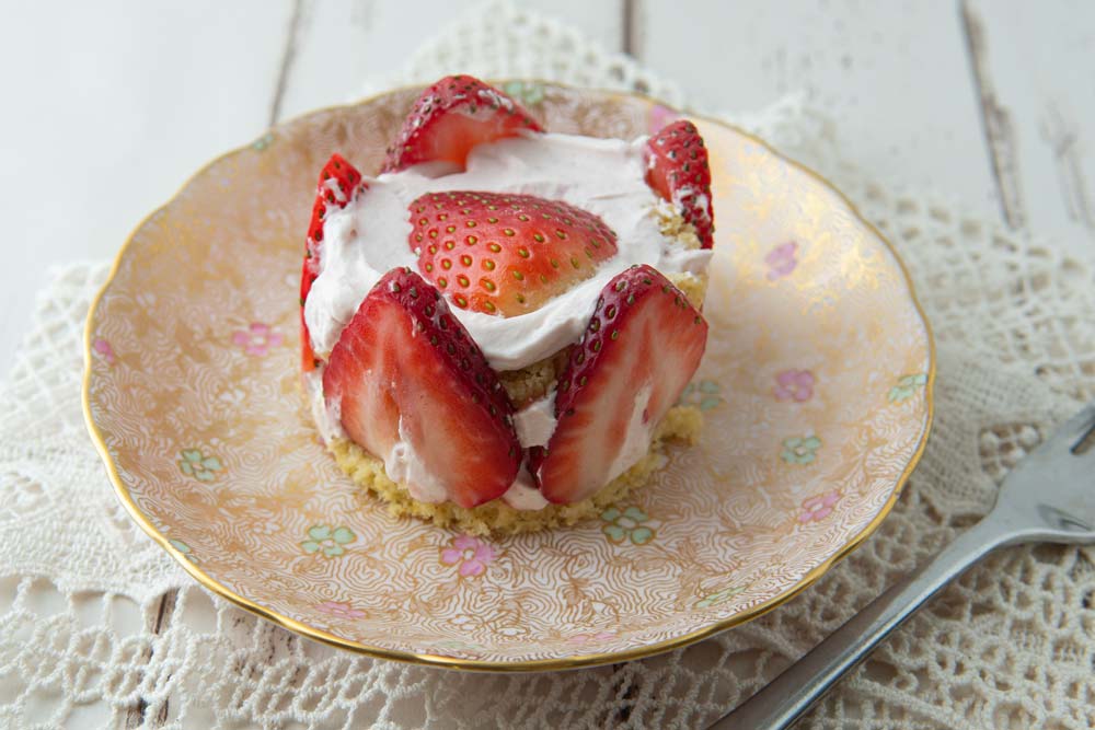 finished strawberry mini cake on plate