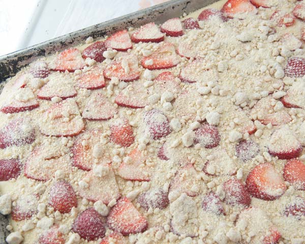 strawberries covered with streusel
