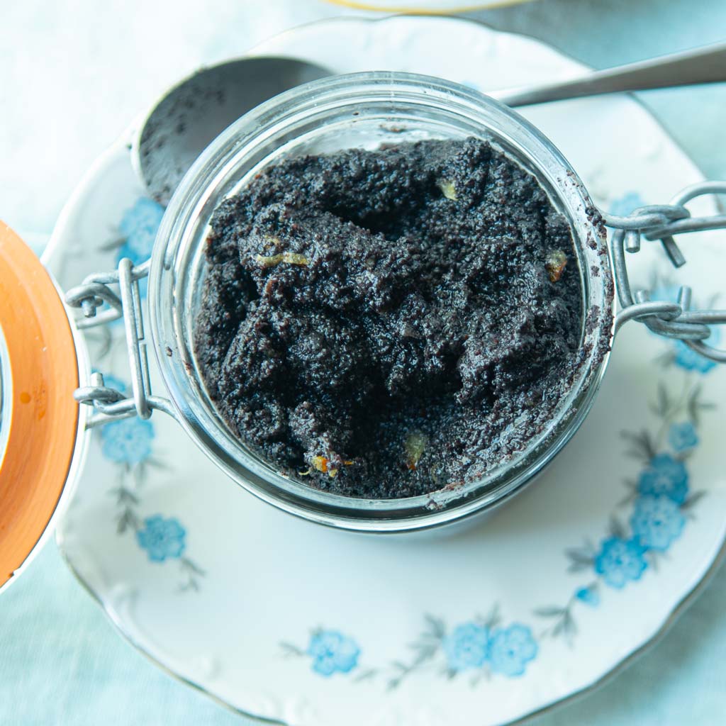 poppy seed filling in jar