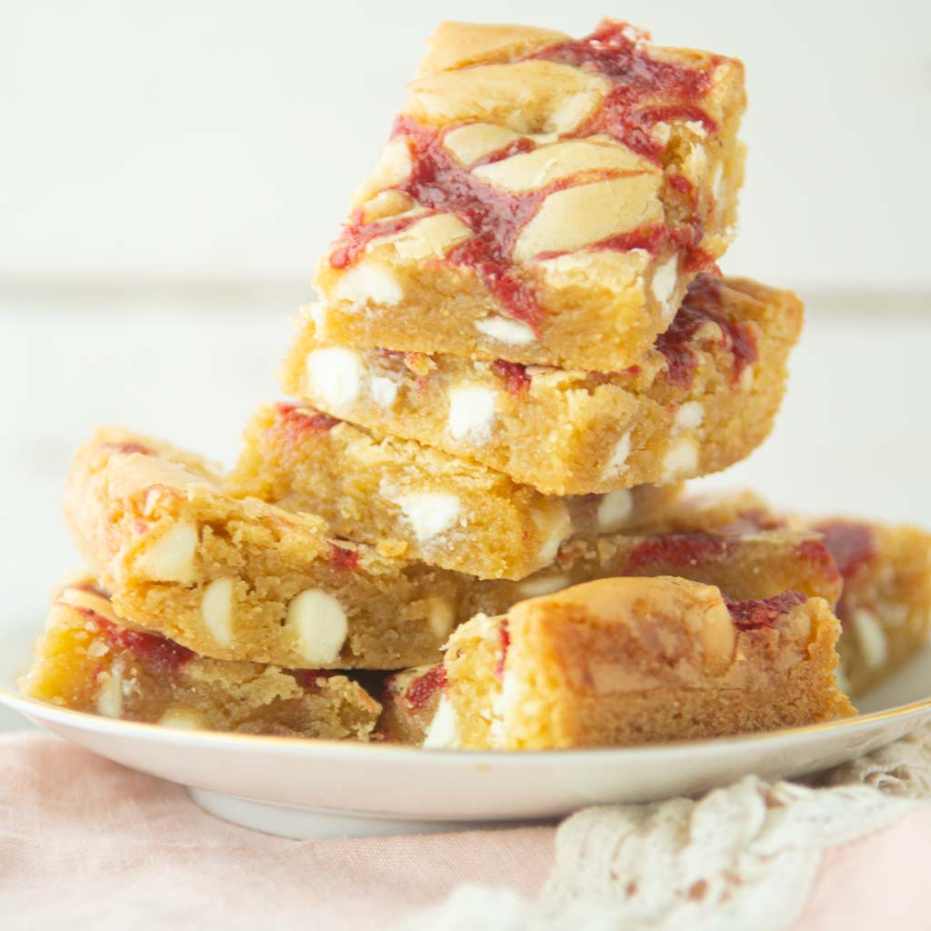 strawberry white chocolate blondies