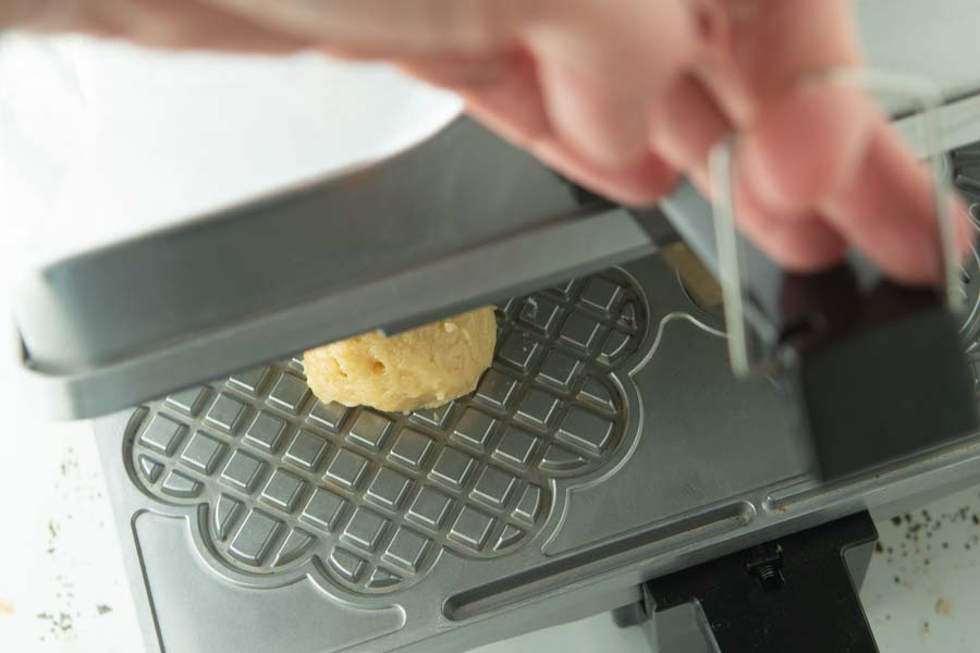 closing pizelle iron