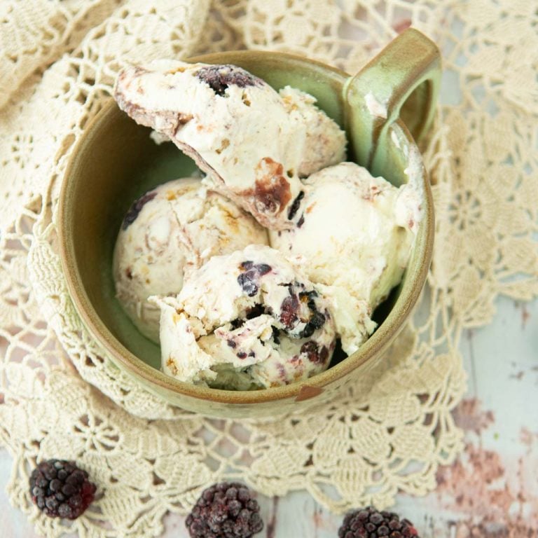 blackberry crumble no churn ice cream