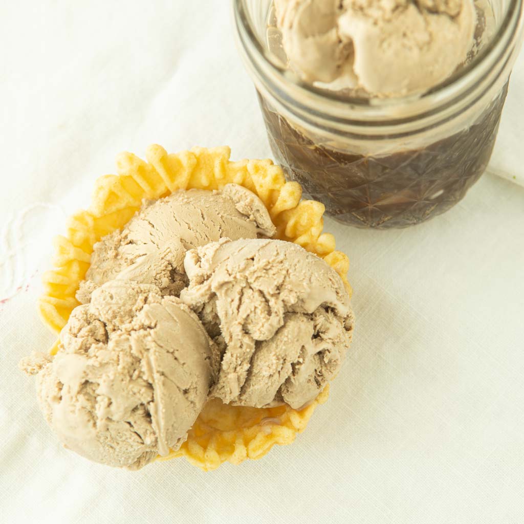 root beer ice cream and root beer float