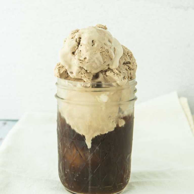 root beer no churn ice cream in root beer float