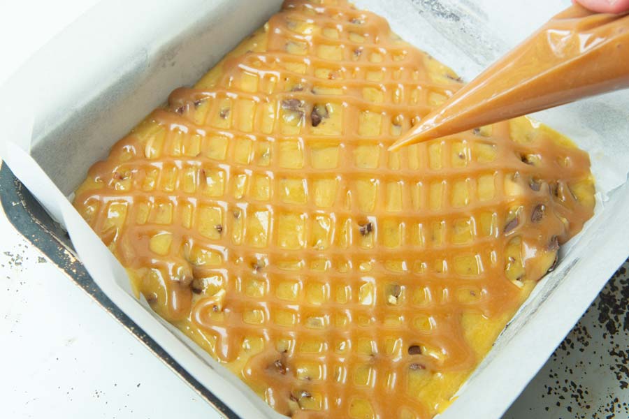 piping caramel over blondies batter