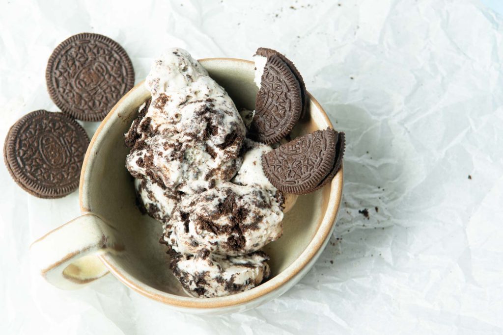 no churn cookies and cream ice cream and oreos
