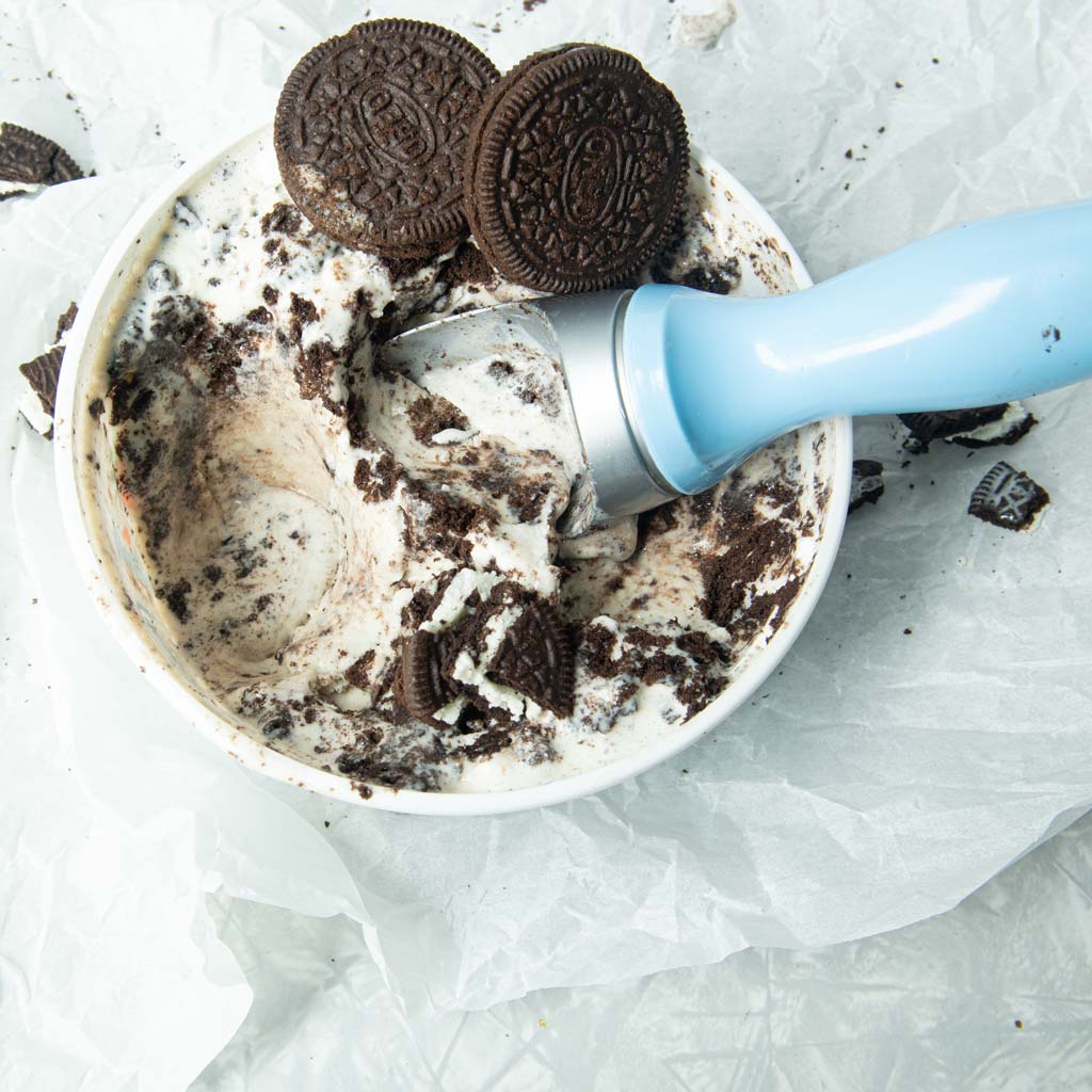 cookies and cream no churn ice cream and scoop