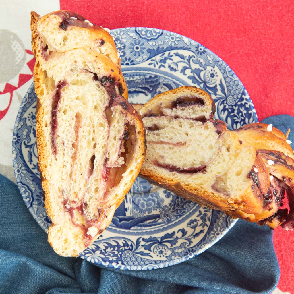 cut pieces of wreath bread