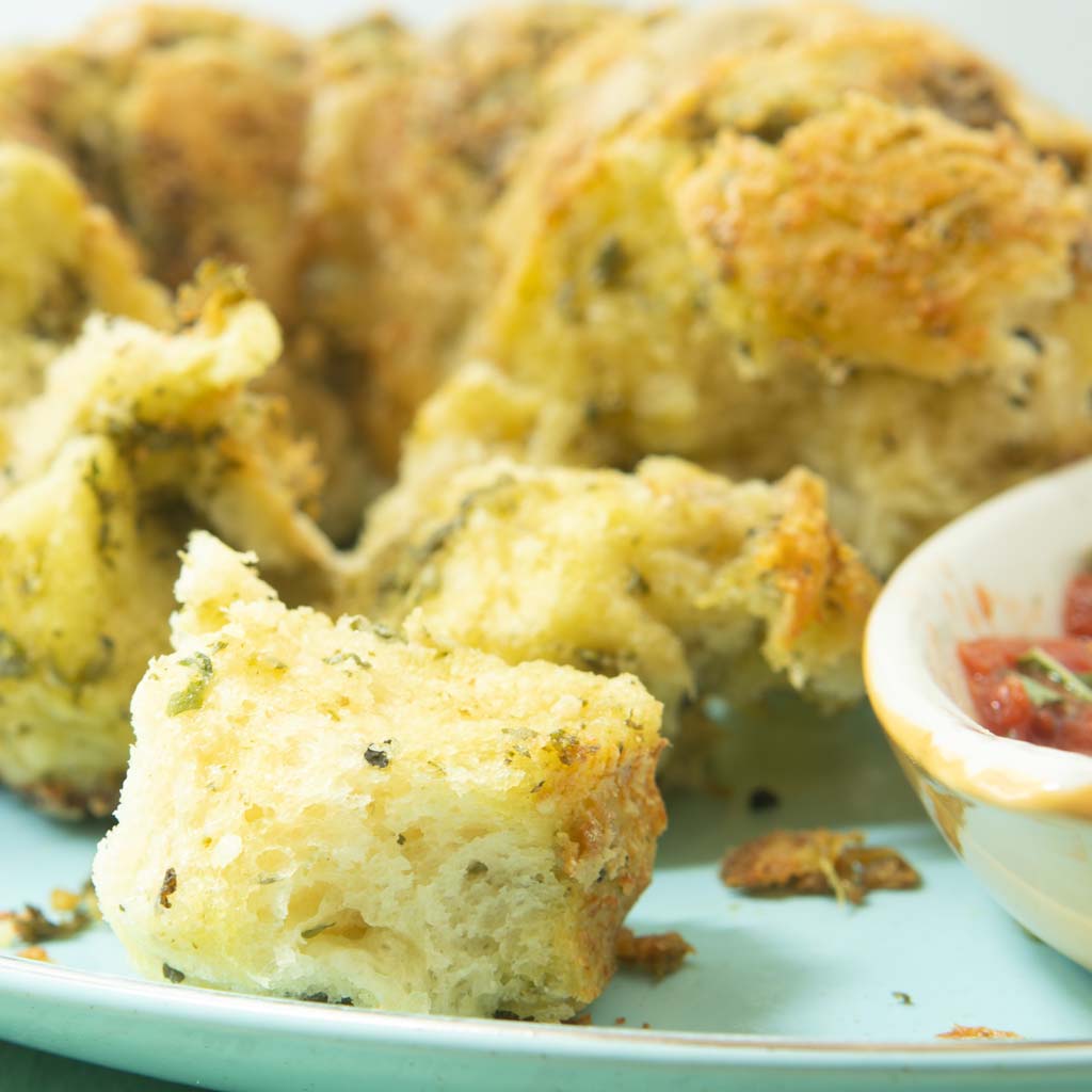 closeup of pesto monkey bread