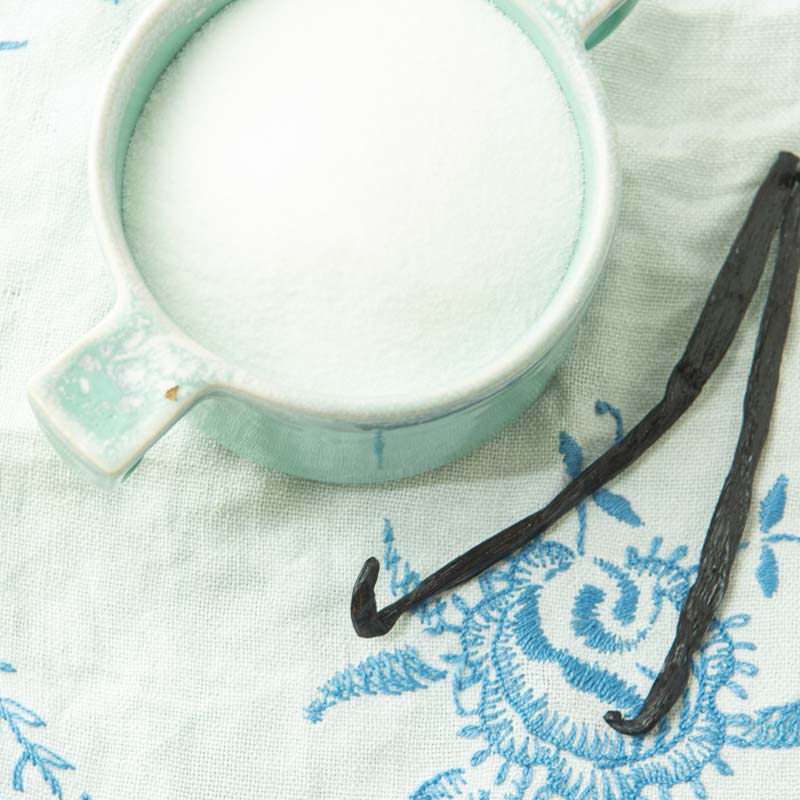 sugar and vanilla beans for homemade vanilla sugar