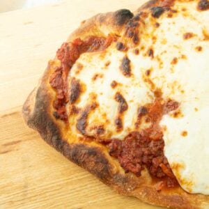 mozzarella meat sauce pizza