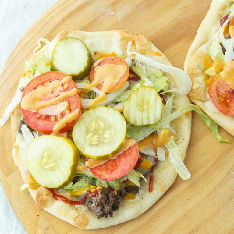cheeseburger pizza on pita bread
