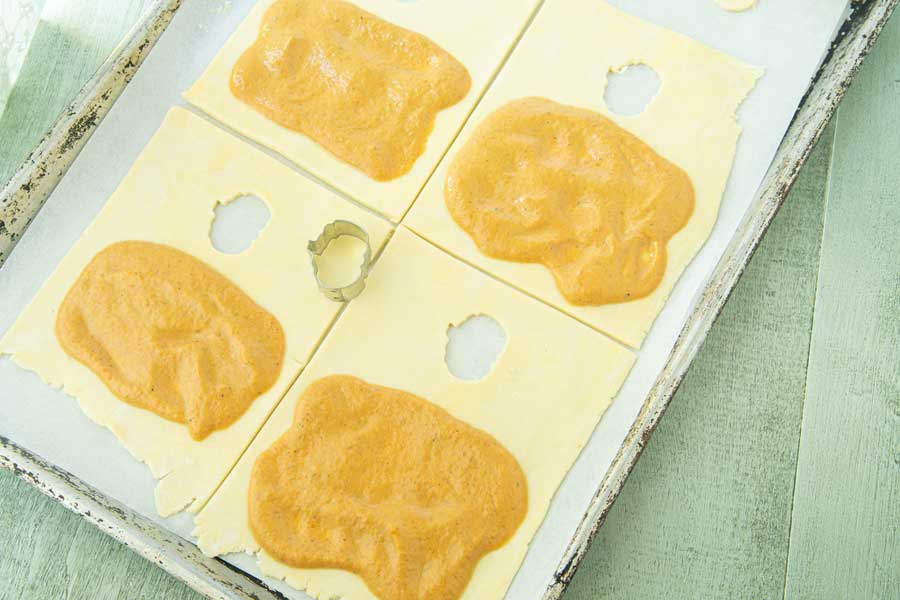 filling pumpkin hand pies, pumpkin cutter