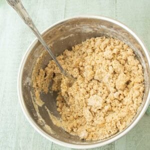 streusel in bowl