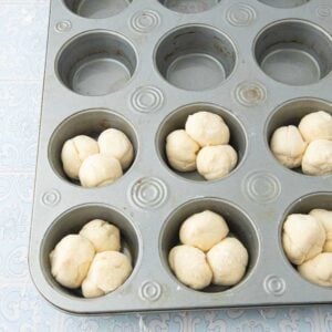 cloverleaf rolls in pan