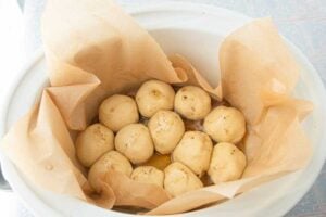 dough balls in slow cooker for crockpot dinner rolls