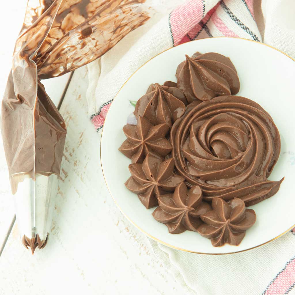 swirls of chocolate pastry cream and piping bag