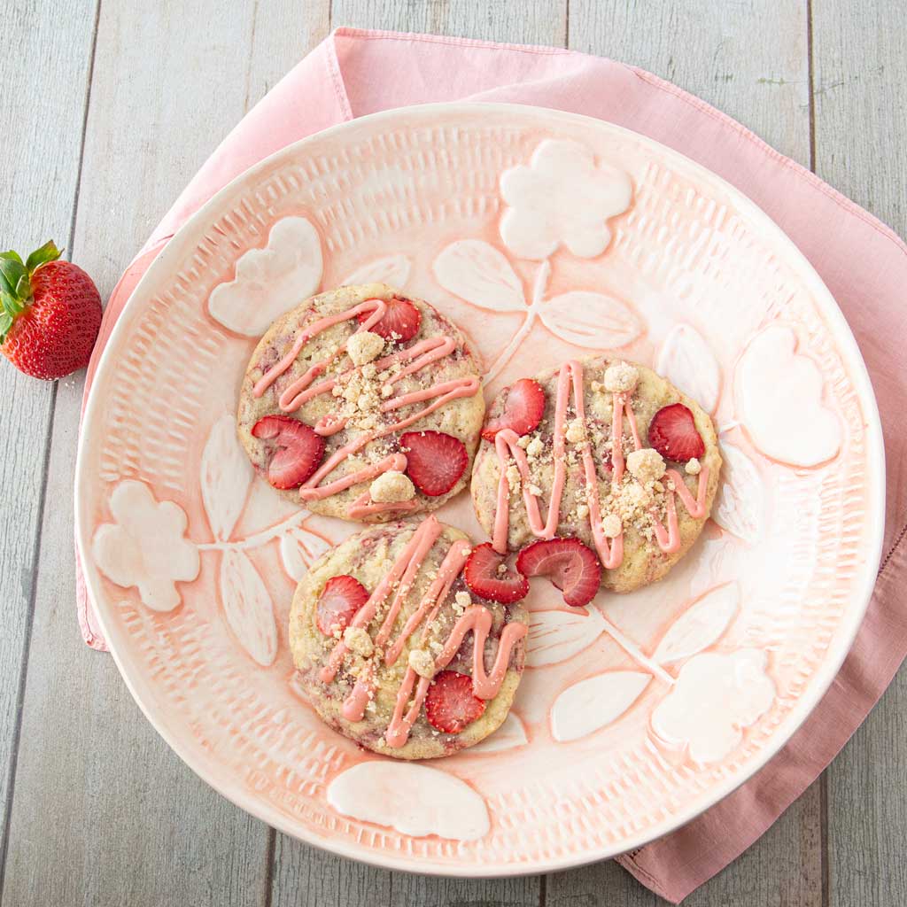 strawberry shortcake cookies in bowl