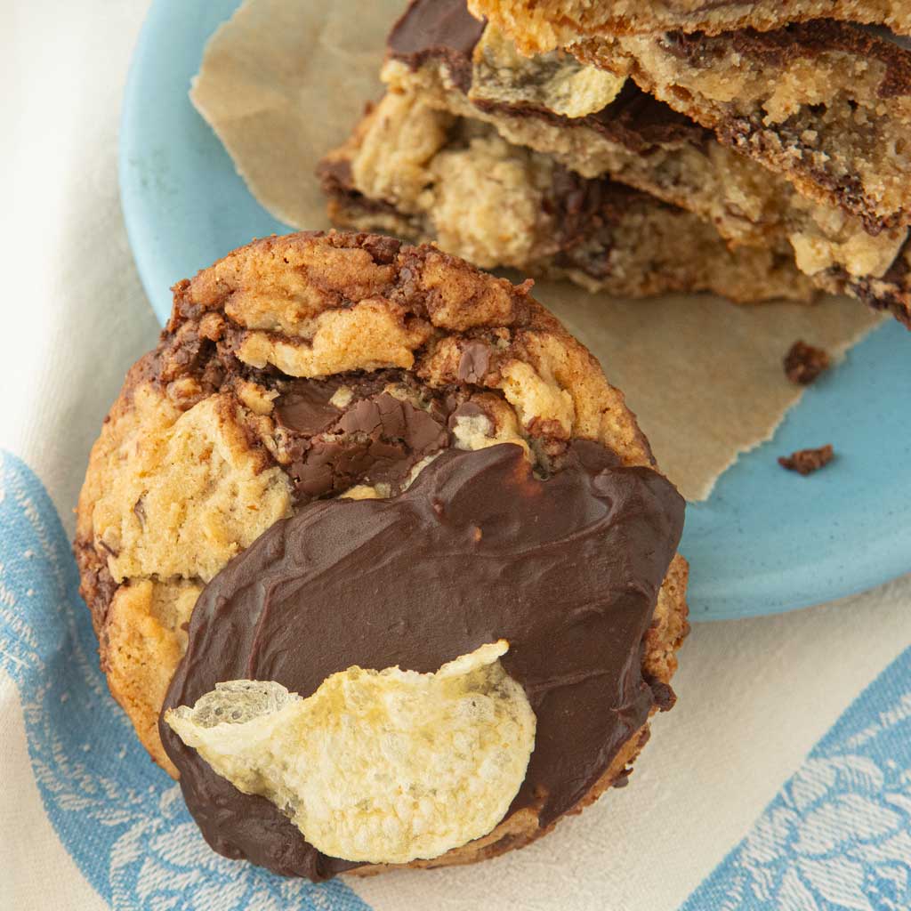 closeup of potato chip cookie
