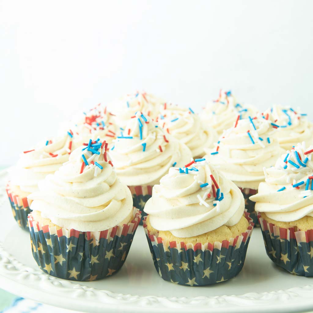 vanilla cupcakes with cream cheese icing, red white and blue sprinkles, 4th and july cupcake papers